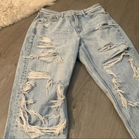 🚨SOLD🚨American Eagle AE Ripped Mom Jean 6 - Picture 6 of 12